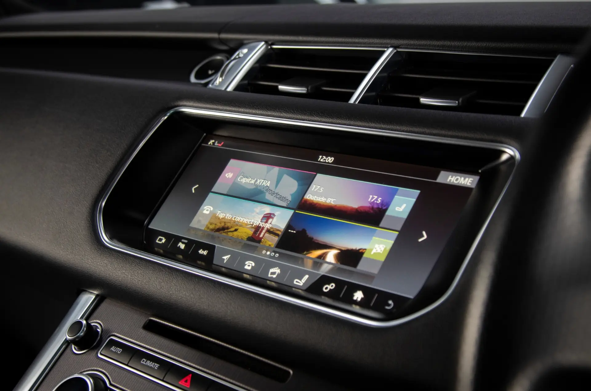 Range Rover infotainment screen and dashboard detail