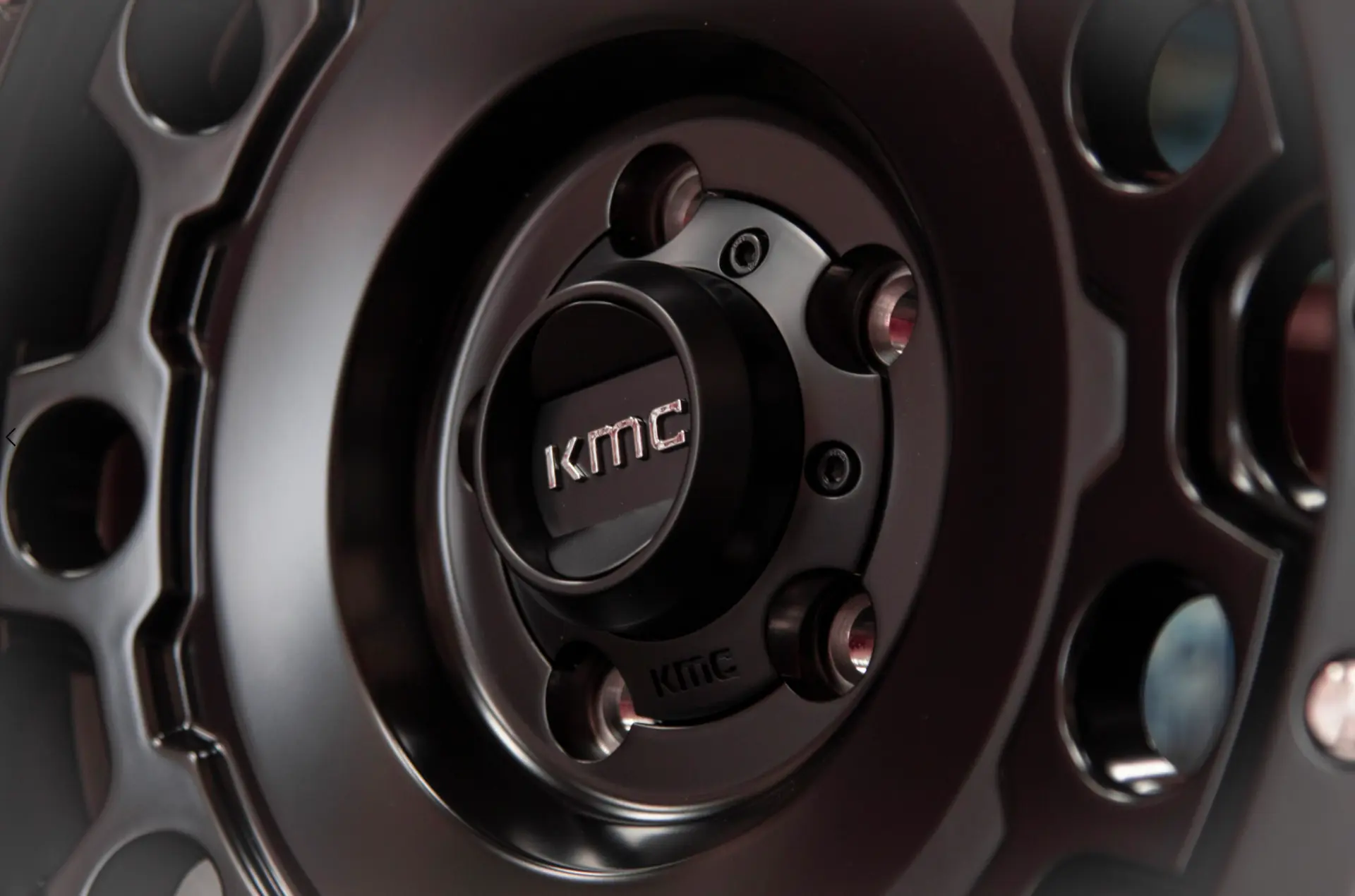 KMC wheel centre cap detail